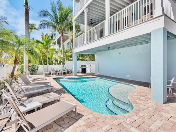 Waterfront Anna Maria Rental Home 3 Minute Walk to Beaches